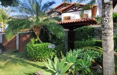 Imagem: A casa em condomínio possui 5 Dormitórios, 5 Banheiros e 500m²