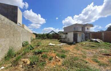 Imagem: O terreno possui 504m² de Área e está localizado em Alto