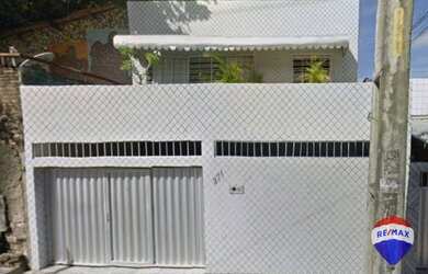 Imagem: A casa possui 5 Dormitórios, 3 Banheiros, 2 Vagas na garagem