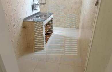 Imagem 9: Bom apartamento no centro do bairro, vazio, 2 quartos com garagem. Freguesia...