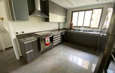 Imagem 7: Apartamento para aluguel possui 305 metros quadrados com 4 quartos em...