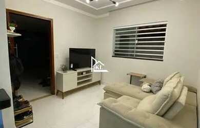 Imagem: A casa possui 3 Dormitórios, 3 Banheiros, 2 Vagas na garagem