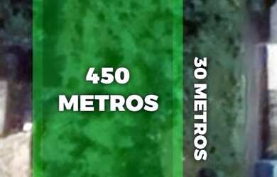 Imagem: O terreno possui 450m² de Área e está localizado em Quintas