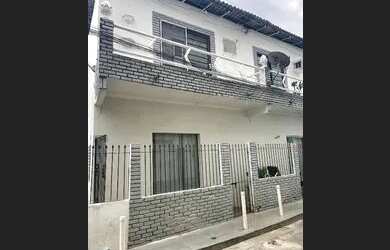 Imagem: A casa possui 1 Dormitório, 2 Banheiros e está localizado