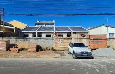 Imagem: A casa possui 2 Dormitórios, 1 Banheiro, 1 Vaga na garagem