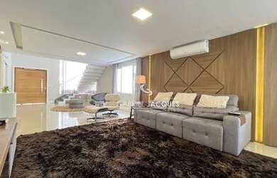 Imagem: A casa possui 3 Dormitórios, 4 Banheiros, 4 Vagas na garagem