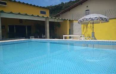 Imagem: A casa possui 3 Dormitórios, 4 Vagas na garagem e está localizado