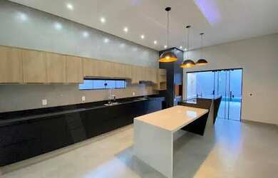 Imagem: A casa possui 3 Dormitórios, 3 Banheiros, 2 Vagas na garagem