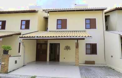 Imagem: A casa possui 2 Dormitórios, 2 Banheiros, 2 Vagas na garagem