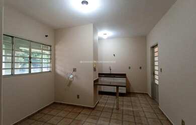 Imagem: O apartamento possui 1 Dormitório, 1 Banheiro, 1 Vaga na garagem