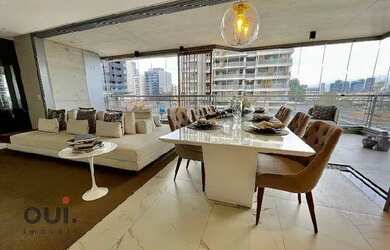 Imagem: O apartamento possui 4 Dormitórios, 5 Banheiros, 3 Vagas na