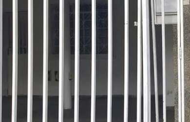 Imagem: A casa possui 3 Dormitórios, 1 Banheiro, 1 Vaga na garagem