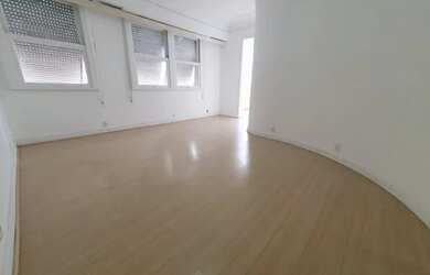 Imagem: O apartamento possui 3 Dormitórios, 1 Banheiro, 135m² de Área