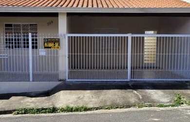 Imagem: A casa possui 2 Dormitórios, 2 Banheiros, 2 Vagas na garagem