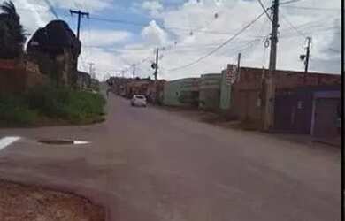 Imagem: A casa possui 2 Dormitórios, 1 Banheiro, 1 Vaga na garagem