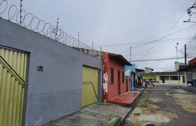 Imagem: A casa possui 2 Dormitórios, 1 Banheiro, 4 Vagas na garagem