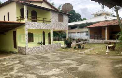 Imagem: A casa possui 2 Dormitórios, 1 Banheiro, 4 Vagas na garagem