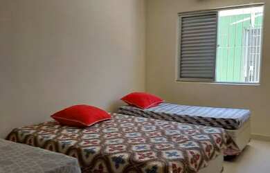 Imagem: A casa possui 3 Dormitórios, 4 Vagas na garagem e está localizado