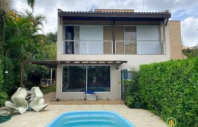 Imagem: A casa em condomínio possui 4 Dormitórios, 4 Banheiros, 4