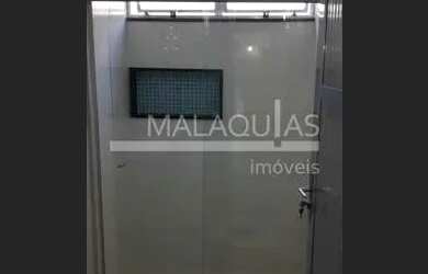 Imagem: A kitnet possui 1 Dormitório, 1 Banheiro, 1 Vaga na garagem