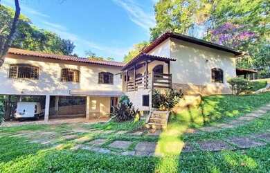 Imagem: A casa em condomínio possui 4 Dormitórios, 4 Banheiros, 5