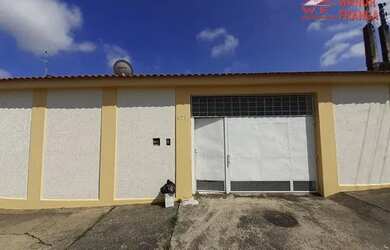 Imagem: A casa possui 3 Dormitórios, 3 Banheiros, 2 Vagas na garagem