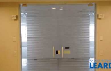 Imagem: O depósito possui 4 Vagas na garagem, 136m² de Área e está