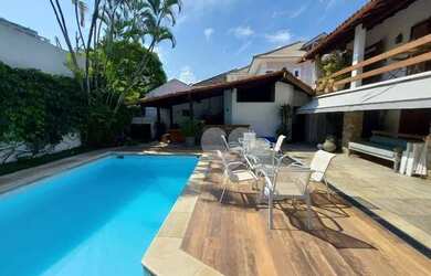 Imagem: A casa em condomínio possui 5 Dormitórios, 5 Banheiros, 4