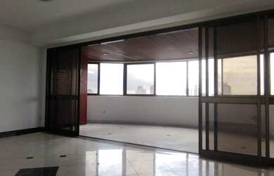 Imagem: O apartamento na cobertura possui 5 Dormitórios, 5 Banheiros