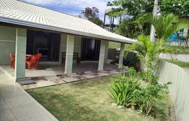 Imagem: A casa possui 3 Dormitórios, 3 Vagas na garagem e está localizado