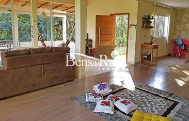 Imagem: A casa em condomínio possui 4 Dormitórios, 3 Banheiros, 2