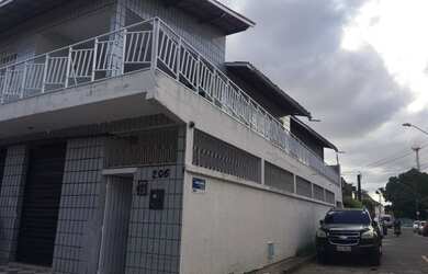 Imagem: A casa possui 3 Dormitórios, 3 Banheiros, 2 Vagas na garagem