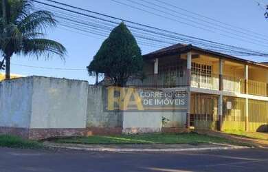 Imagem: A casa possui 5 Dormitórios, 3 Banheiros, 5 Vagas na garagem
