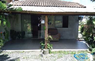 Imagem: A casa possui 2 Dormitórios, 1 Banheiro, 2 Vagas na garagem