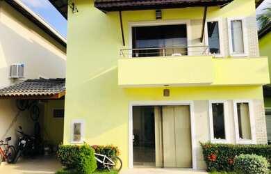 Imagem: A casa em condomínio possui 4 Dormitórios, 4 Banheiros, 2