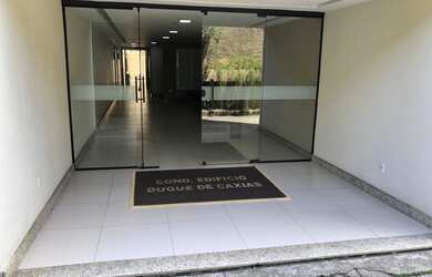 Imagem: O apartamento possui 3 Dormitórios, 1 Banheiro, 1 Vaga na garagem