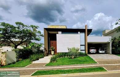 Imagem: A casa em condomínio possui 4 Dormitórios, 5 Banheiros, 4