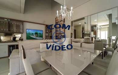 Imagem: A casa em condomínio possui 3 Dormitórios, 4 Banheiros, 4