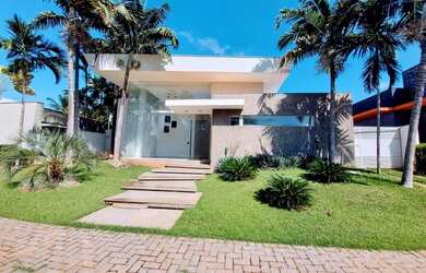 Imagem: A casa em condomínio possui 4 Dormitórios, 5 Banheiros, 4