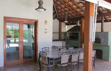 Imagem: A casa em condomínio possui 4 Dormitórios, 5 Banheiros, 3