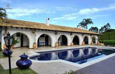 Imagem: A casa possui 5 Dormitórios, 5 Banheiros, 5 Vagas na garagem