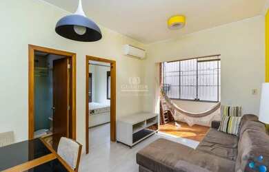 Imagem: O apartamento possui 1 Dormitório, 1 Banheiro, 1 Vaga na garagem