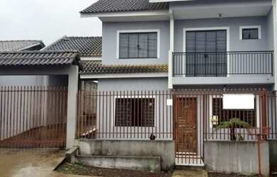 Imagem: A casae possui 4 Dormitórios, 4 Banheiros, 5 Vagas na garagem