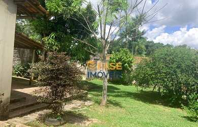 Imagem: A casa possui 4 Dormitórios, 3 Banheiros, 2 Vagas na garagem