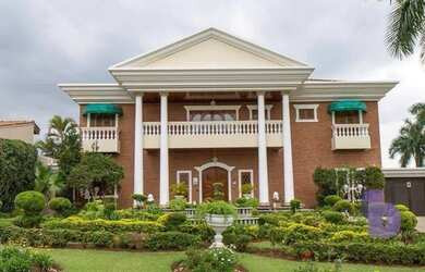 Imagem: A casa em condomínio possui 5 Dormitórios, 5 Banheiros, 5