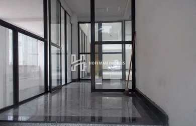 Imagem: O depósito possui 5 Vagas na garagem, 554m² de Área e está