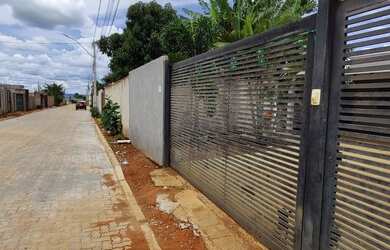 Imagem: A casa em condomínio possui 3 Dormitórios, 2 Banheiros, 5
