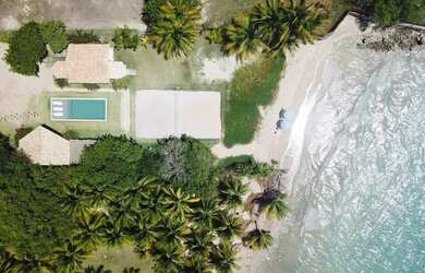 Imagem: A casa possui 5 Dormitórios, 5 Banheiros, 5 Vagas na garagem