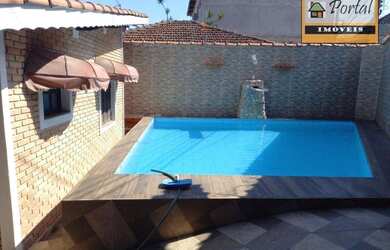 Imagem: A casa possui 3 Dormitórios, 1 Banheiro, 4 Vagas na garagem