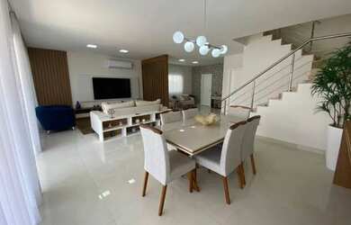 Imagem: A casa em condomínio possui 4 Dormitórios, 4 Banheiros, 2